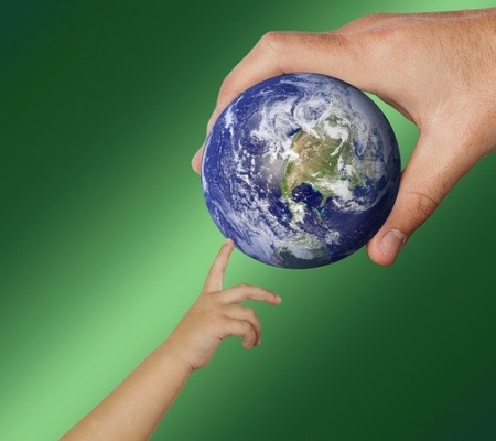 Klimaschutz leben Weltkugel Hände