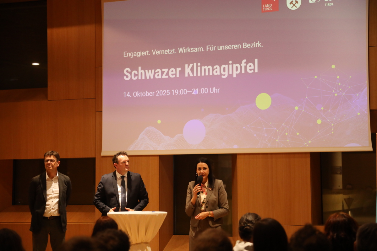 Bgm. Viktoria Weber mit Landesrat René Zumtobel.